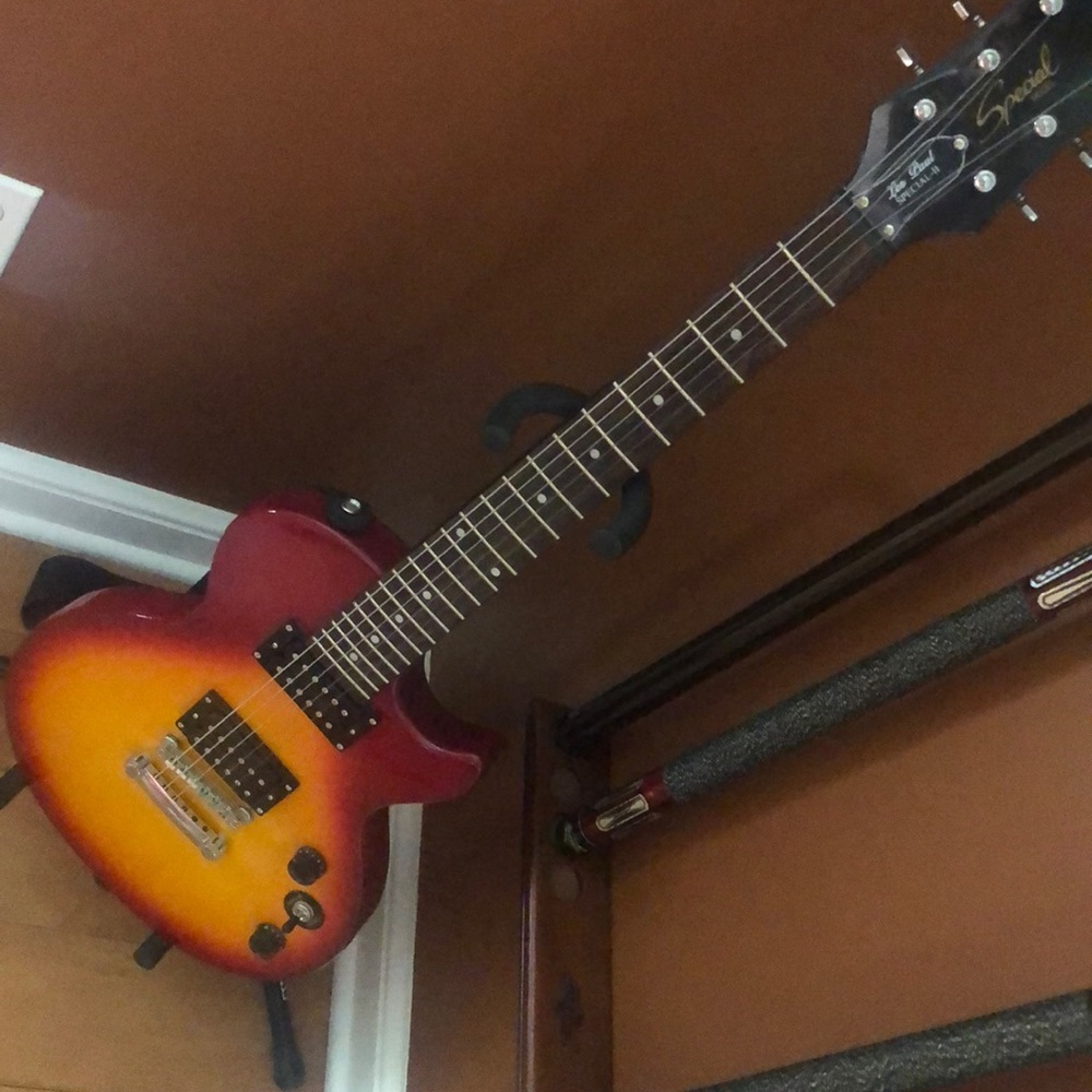 Guitar (epiphone) les Paul